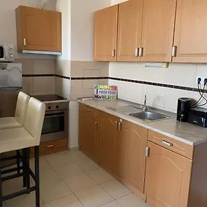 nikola-apartman.szeged-hotels.com/